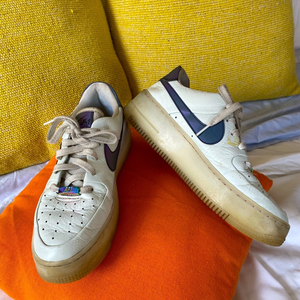 NIKE AIR FORCE 1 SAGE LOW LX “SPRUCE AURA”